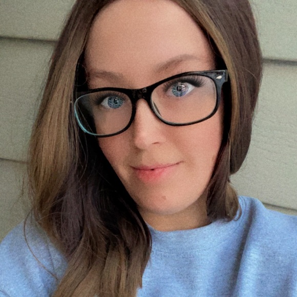 Meet your Posher, Amber 💗 - Picture 7 of 8